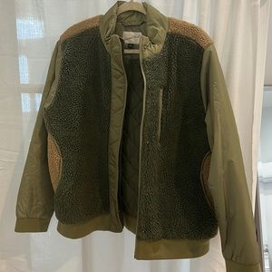 Universal Threads Women’s Army Green/Tan Coat Size Large